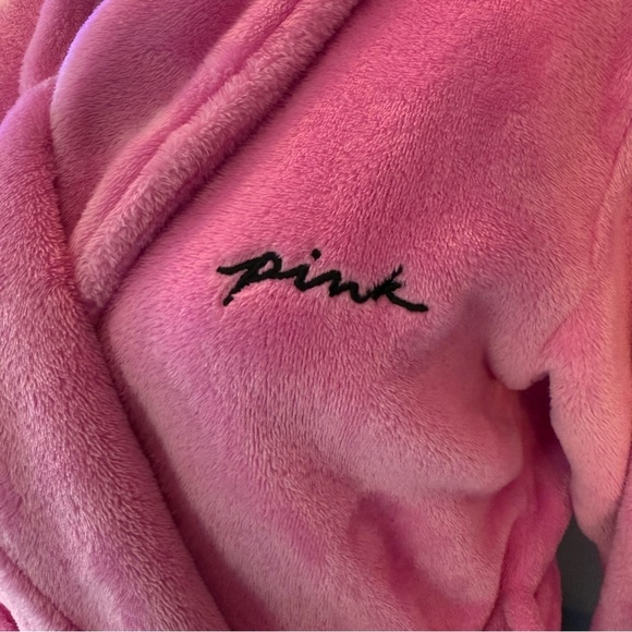 Victoria’s Secret Pink Smiley Face Plush Pink Robe Size XS/S - Picture 10 of 10